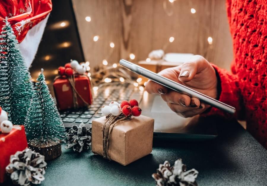 idee per gestire i social network a natale