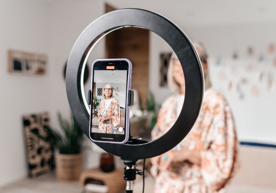 le nuove regole agcom per gli influencer dopo il caso ferragni